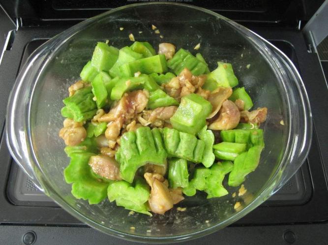 完成品醬汁苦瓜雞